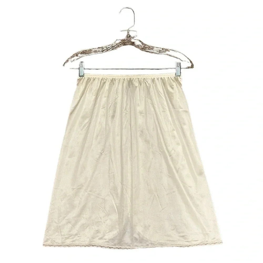 Vintage Vanity Fair Women’s Nylon Ivory Half Slip Size Small